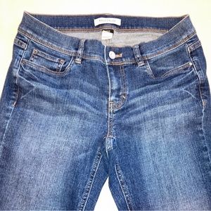 White House Black Market Noir Distressed Slim Ankle Jean size 4